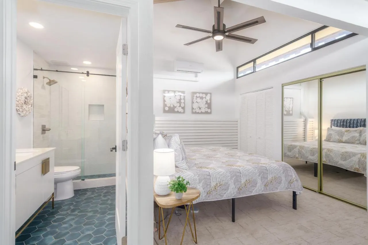 Holiday home Direct Oceanfront Penthouse Villa Kahana United States