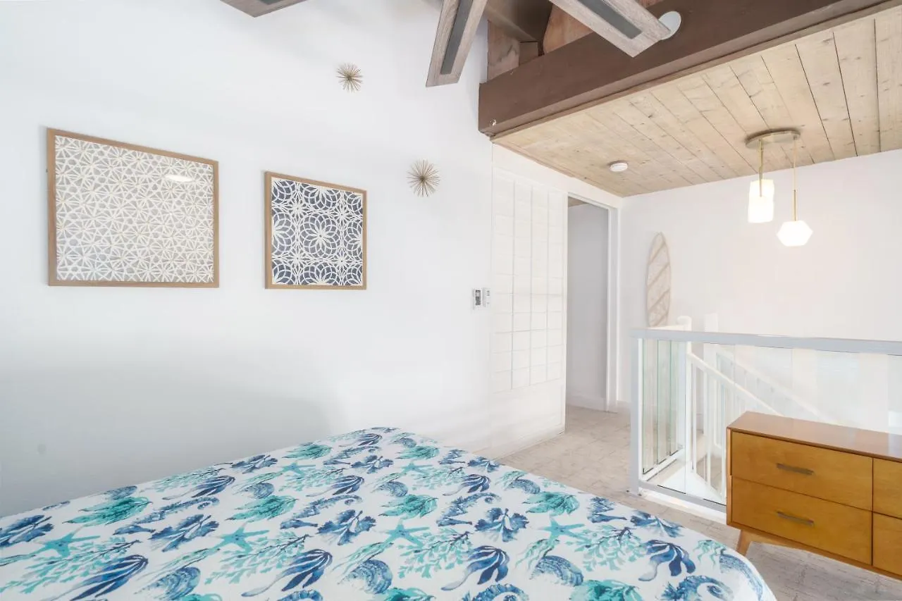 Direct Oceanfront Penthouse Villa Kahana